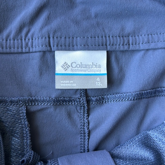 Columbia Ladies Blue Shorts - Picture 5 of 6